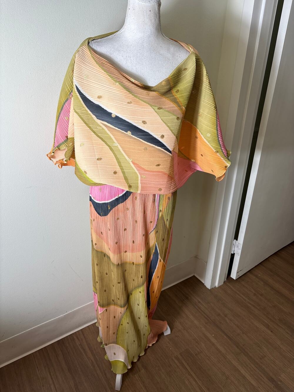 Never Fully Dressed Pastel Gold Flutter Sleeve Pleated Maxi Dress Sz L